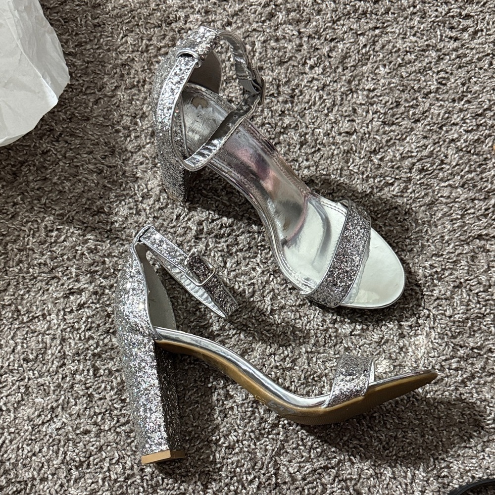 Sheeland Silver GlitterMetallic  Heels size 9 - Picture 2 of 11